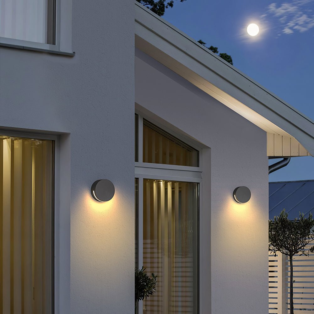 Cette Lampe Moderne en Métal et Verre pour un Style Durable
