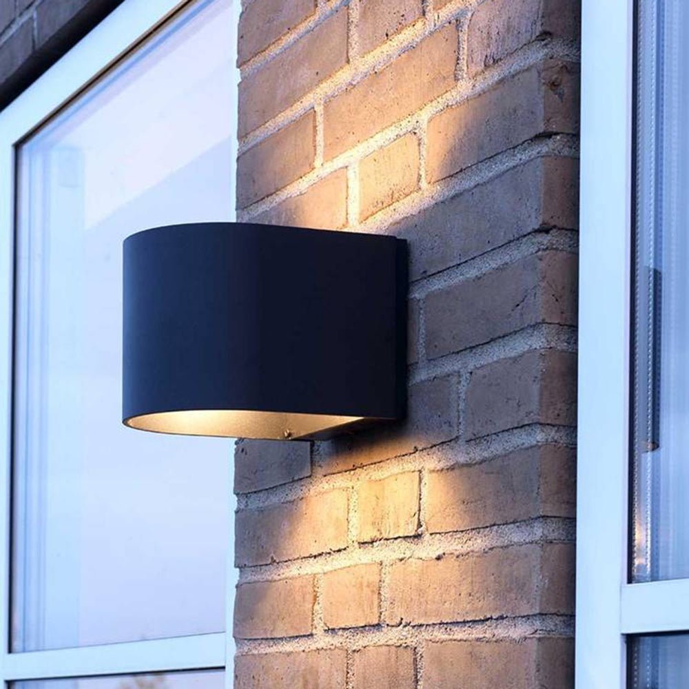 Illuminez votre Maison avec la Lampe Murale Extérieure Orr Moderne