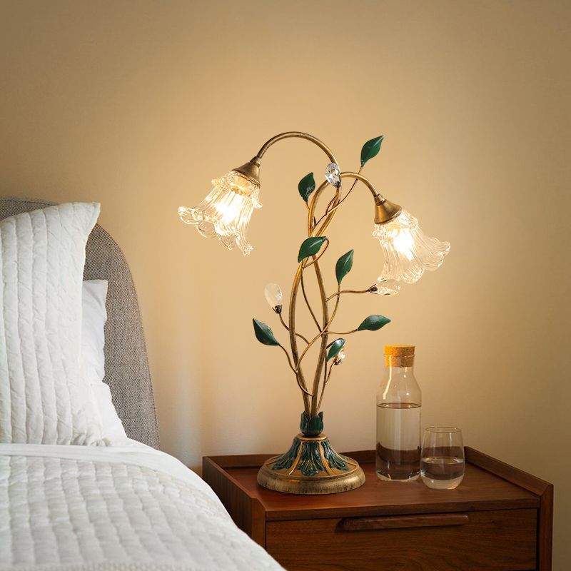 Cette Lampe Fleurie Apporte une Douceur Vintage à votre Décor