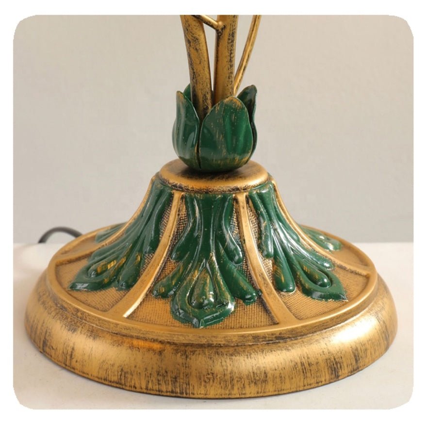 Cette Lampe Fleurie Apporte une Douceur Vintage à votre Décor