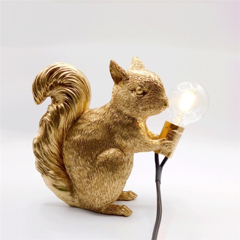 Cette Lampe est un Amour de Décoration en Forme D'écureuil