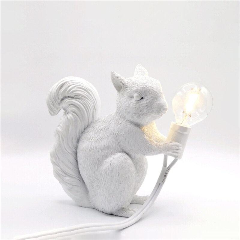 Cette Lampe est un Amour de Décoration en Forme D'écureuil