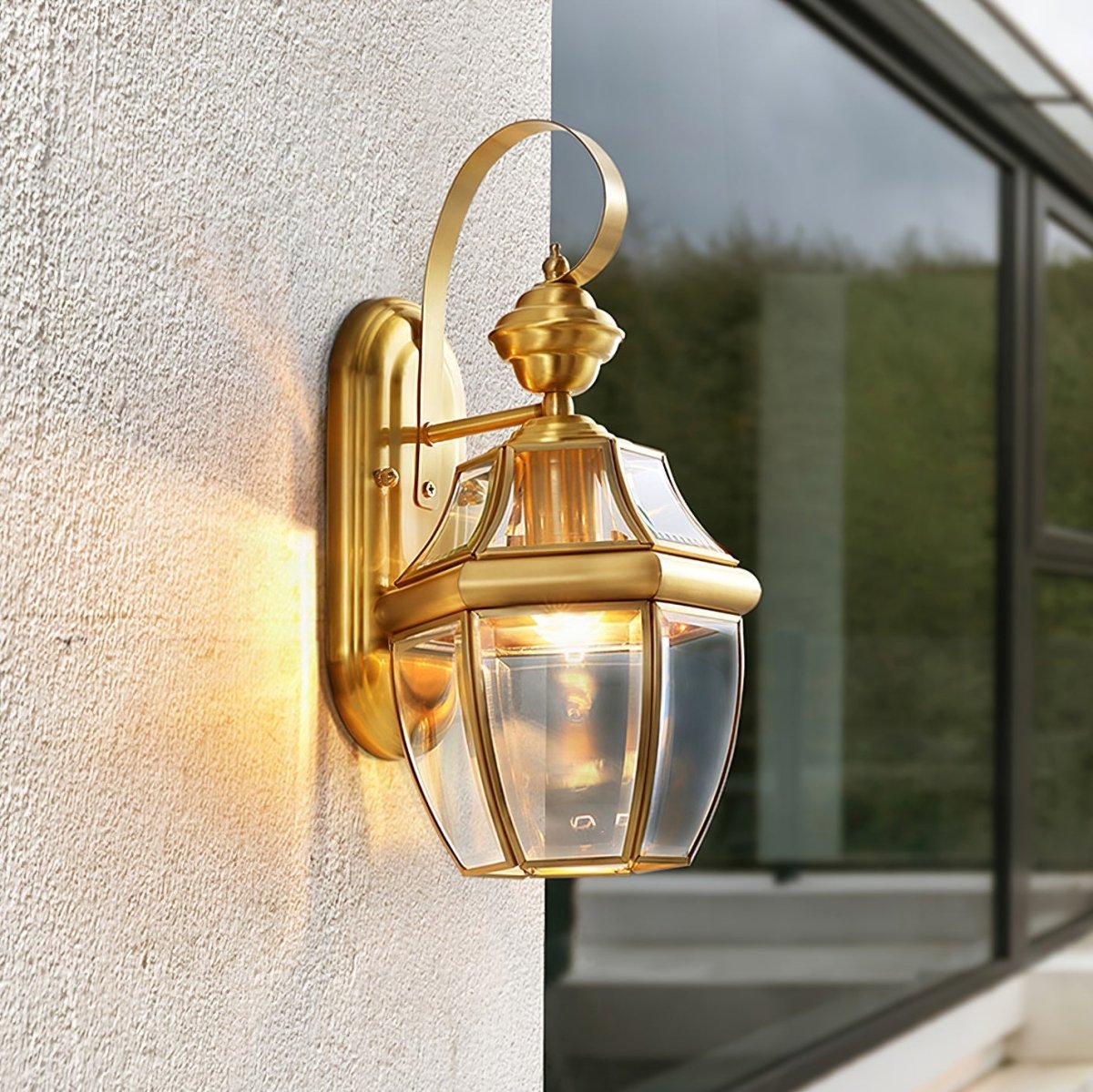Éclairez votre Extérieur avec la Lampe Murale Retro Newbury élégante