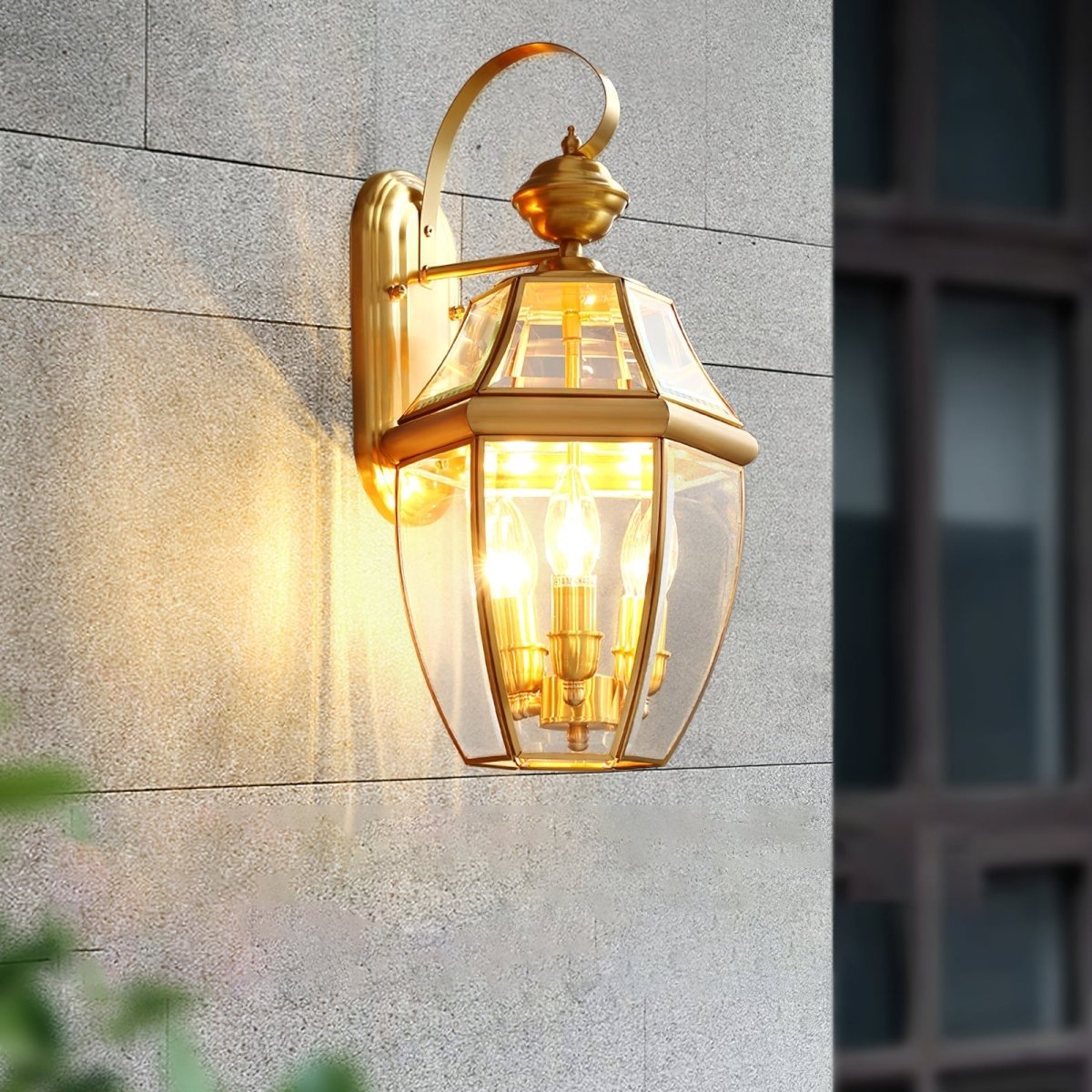 Éclairez votre Extérieur avec la Lampe Murale Retro Newbury élégante