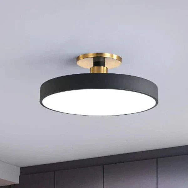 Laissez-vous Séduire par le Design Minimaliste de la Lampe Roundglow