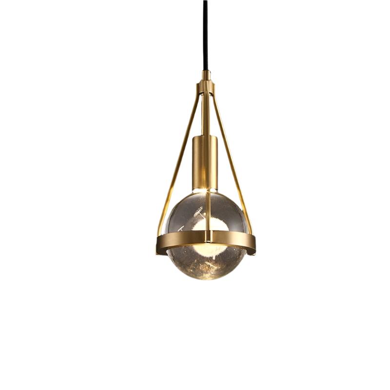 Éclairez votre Espace avec la Lampe Pendante Rowan Nordic Gold