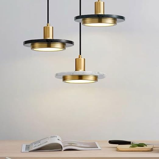 Lumineuse élégance: une Lampe en Marbre Raffinée et Moderne