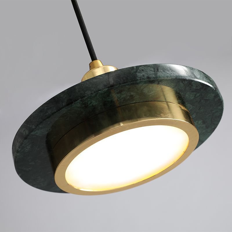 Lumineuse élégance: une Lampe en Marbre Raffinée et Moderne