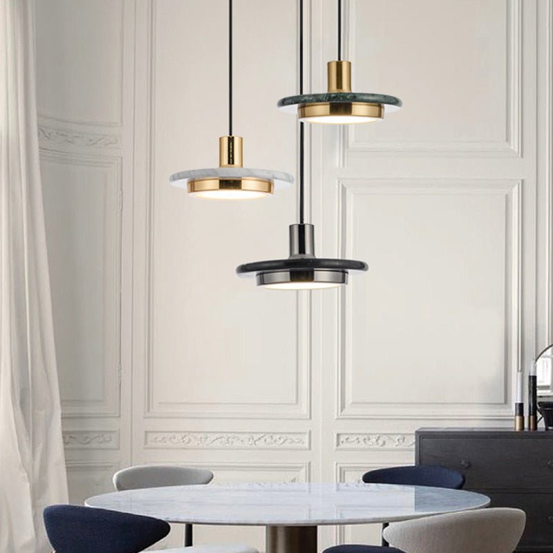 Lumineuse élégance: une Lampe en Marbre Raffinée et Moderne