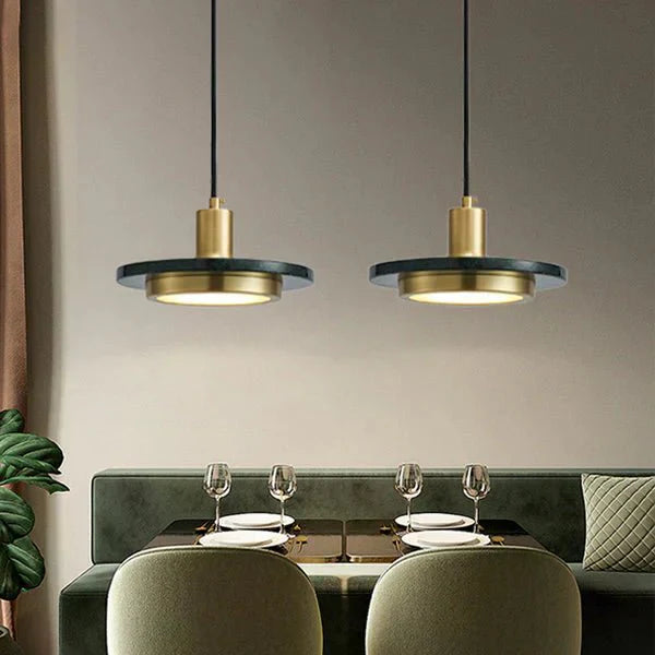Lumineuse élégance: une Lampe en Marbre Raffinée et Moderne