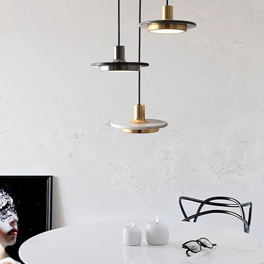 Lumineuse élégance: une Lampe en Marbre Raffinée et Moderne