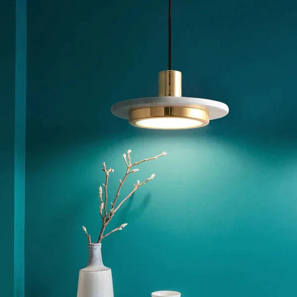 Lumineuse élégance: une Lampe en Marbre Raffinée et Moderne