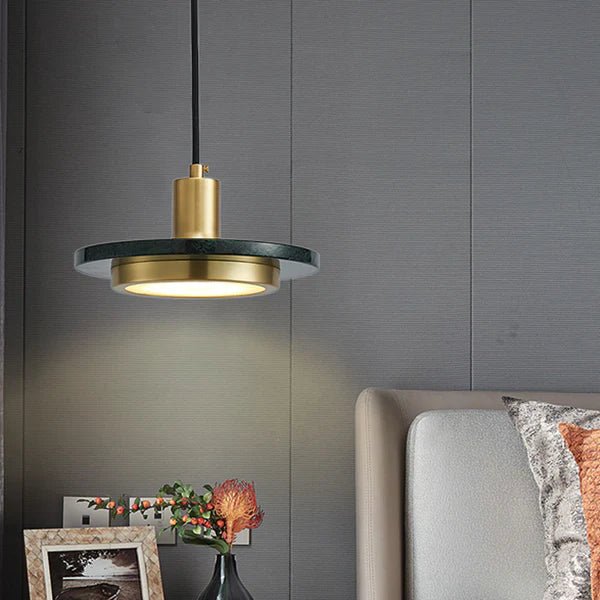 Lumineuse élégance: une Lampe en Marbre Raffinée et Moderne