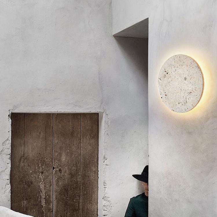 Apportez de la Chaleur avec la Lampe Murale Ronde en Travertin Stein