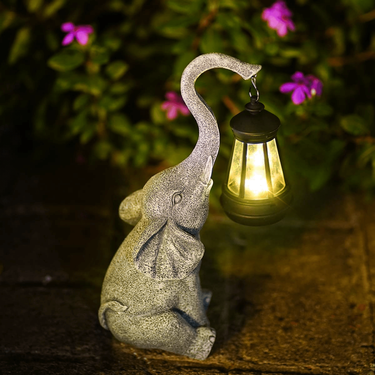 Douce Lumière Dorée pour votre Jardin avec la Lampe éléphant