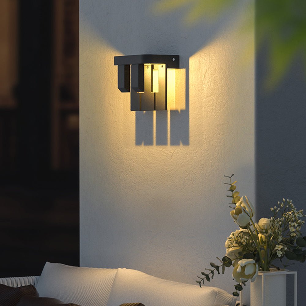 Illuminez votre Jardin avec Cette Lampe Murale Solaire Chaleureuse
