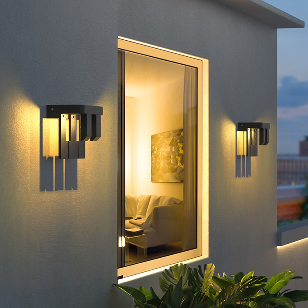Illuminez votre Jardin avec Cette Lampe Murale Solaire Chaleureuse