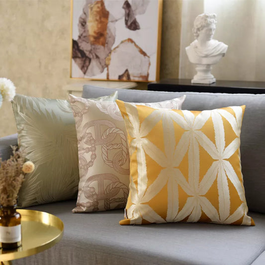 Gold patterned cushion - Polyester