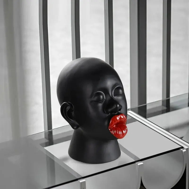 Figurine Femme - Tête Noire et Rouge en Résine Sosho