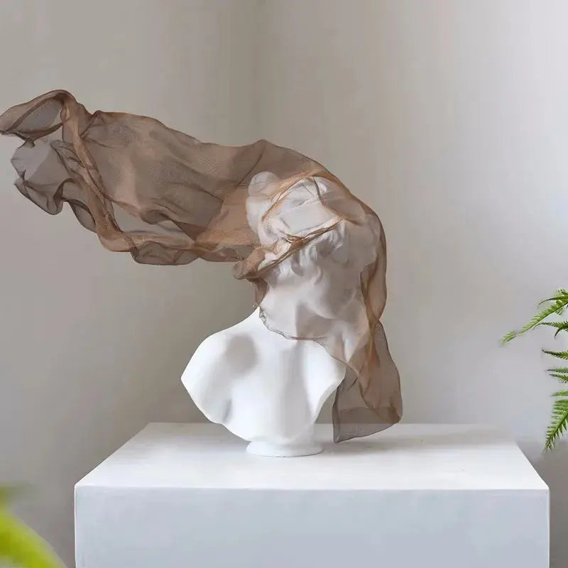 Sculpture Fille Voile Doré - Décor Nordic Élégant Sosho