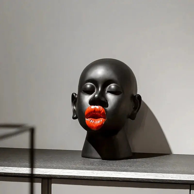 Figurine Femme - Tête Noire et Rouge en Résine Sosho