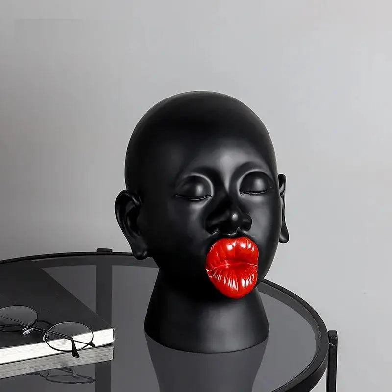 Figurine Femme - Tête Noire et Rouge en Résine Sosho