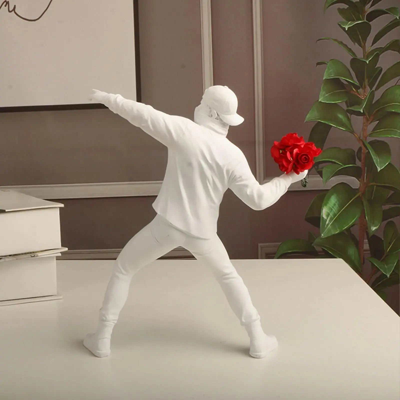 Le Lanceur de Fleurs - Sculpture Artistique Sosho