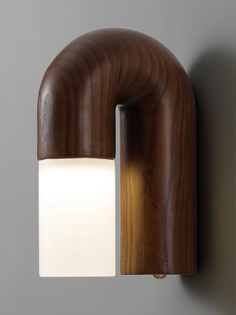 Arcus Holz-Wandleuchte mit gebogenem Design