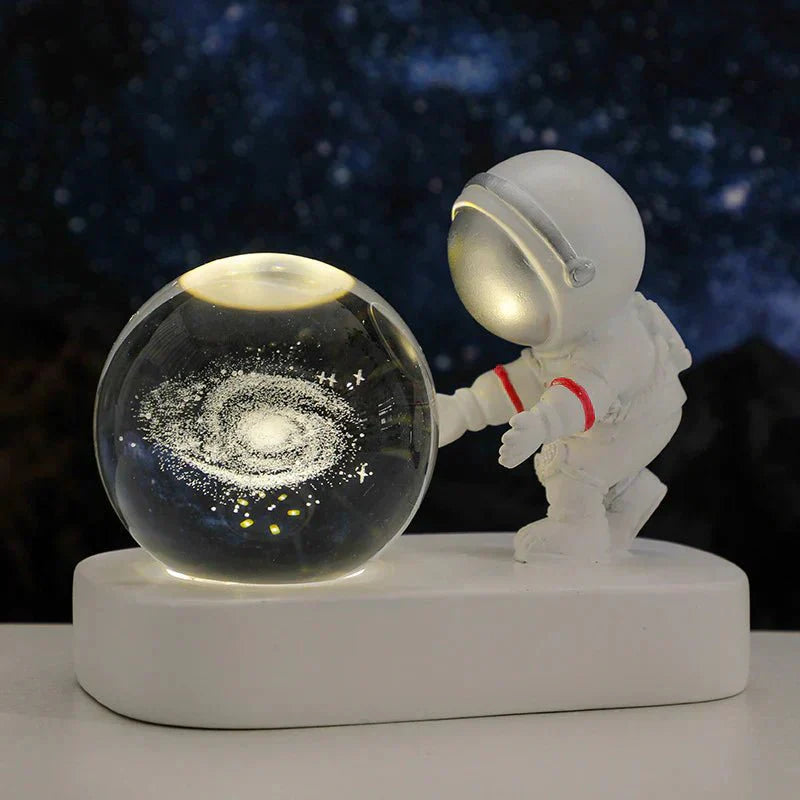 Astronaut night light - LED crystal lamp with sonnensystem design