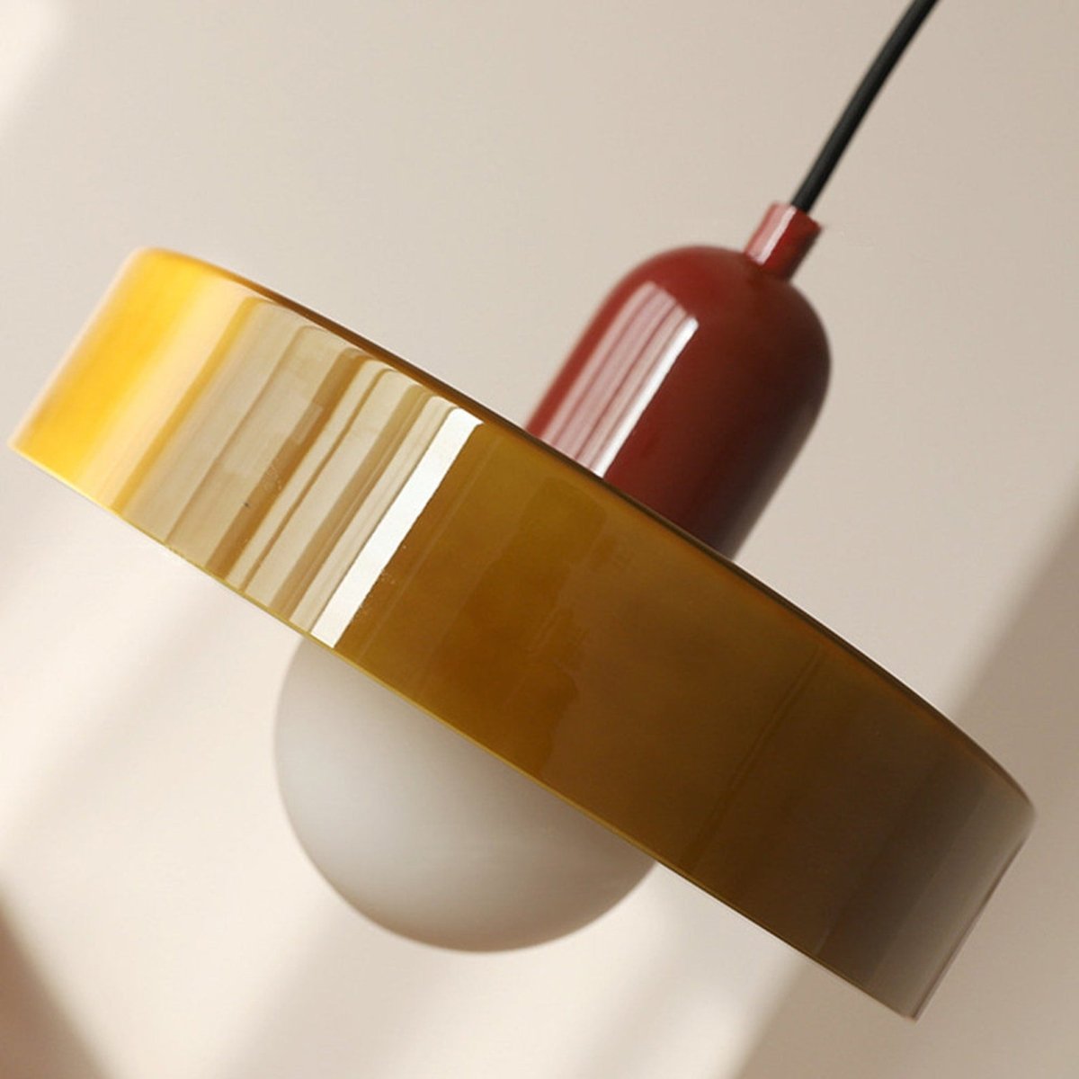 Bauhaus Pendelleuchte – Stilvolles Design aus Buntglas