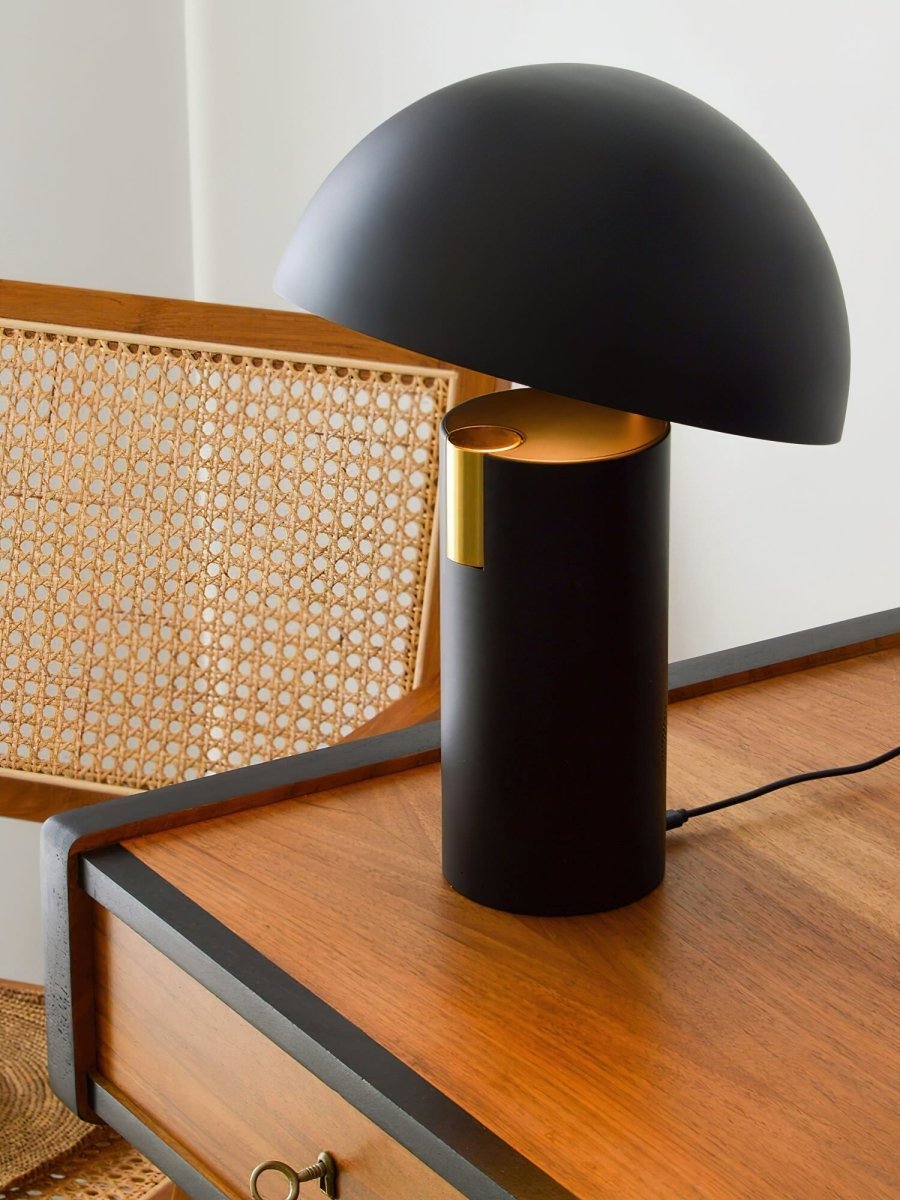 Iconic BauLux™ Bauhaus Tischleuchte mit Goldenen Akzenten