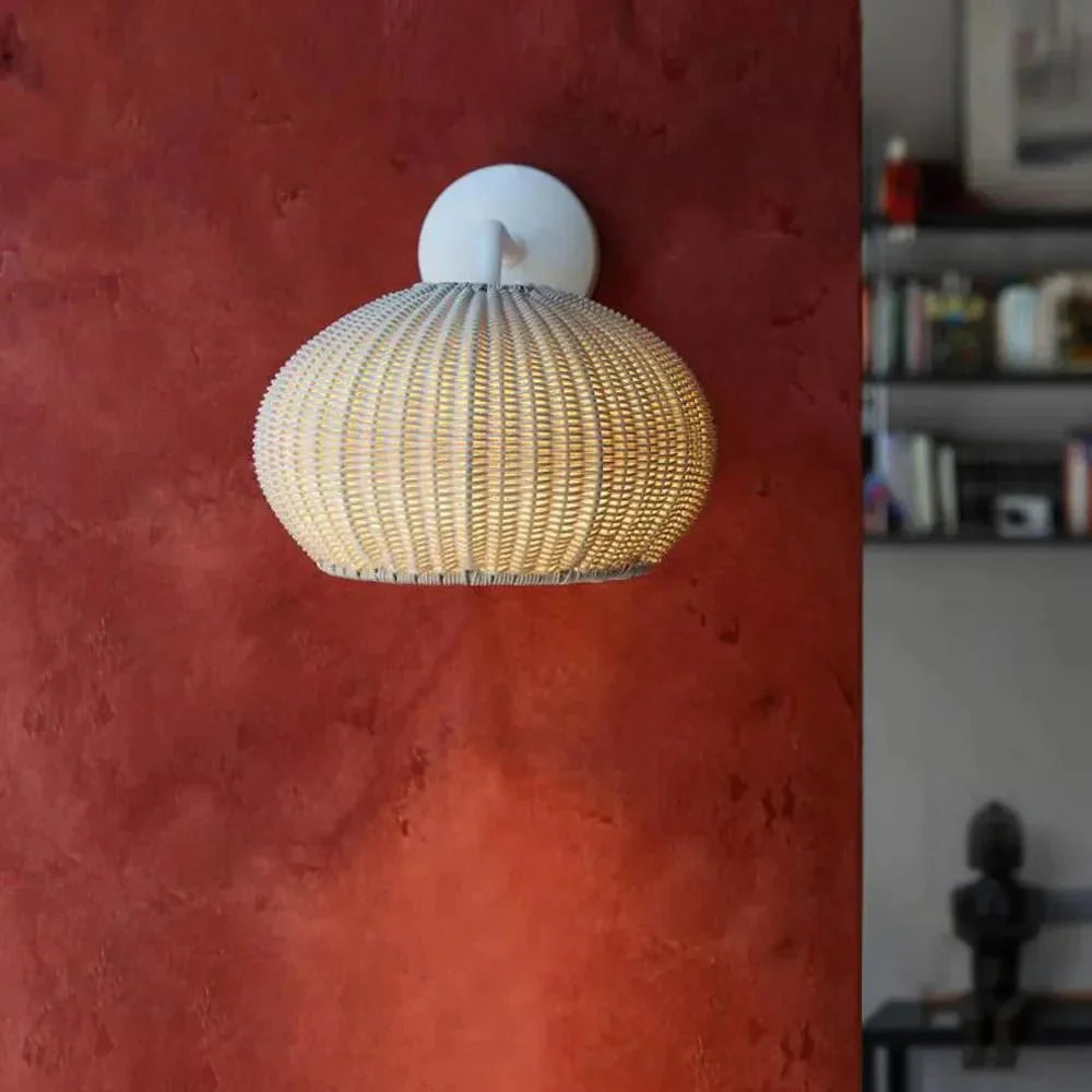 Wilde Strahlung Rattan-Wandlampe