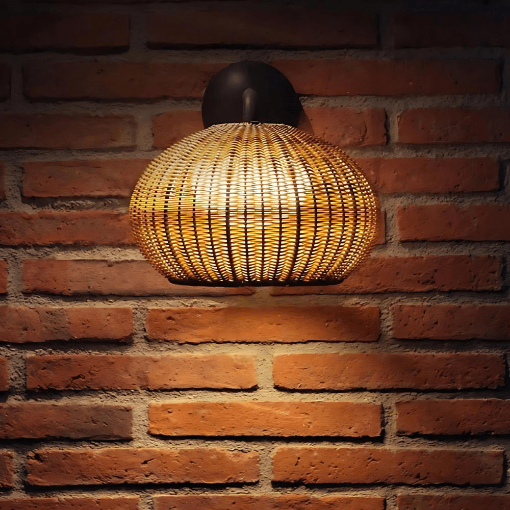 Wilde Strahlung Rattan-Wandlampe