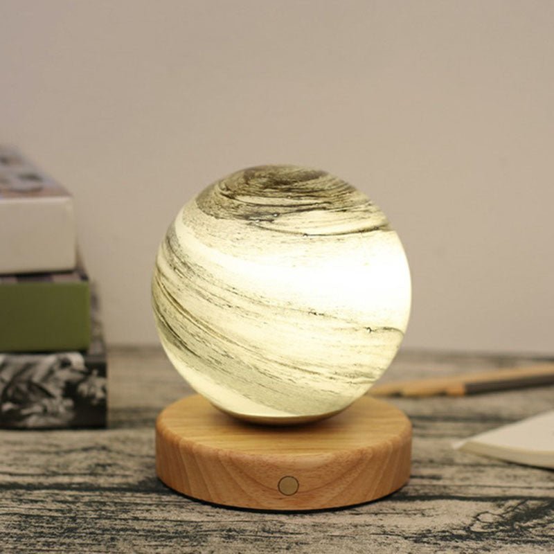 Gläserne Planeten Mini-Nachtleuchte - Postmoderne Tischlampe mit Holzfuß