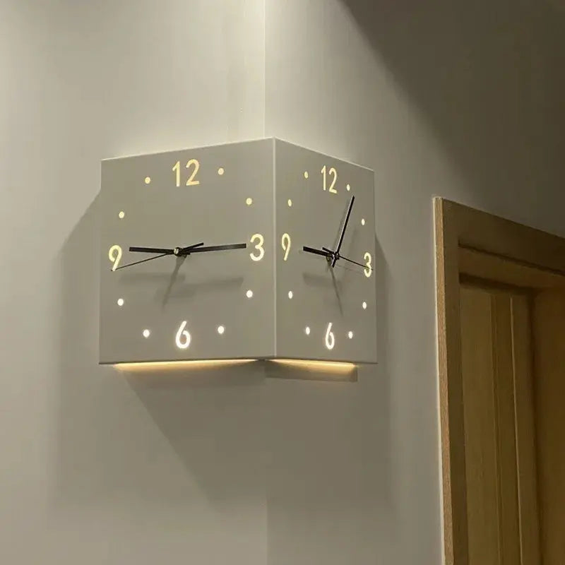 Horloge design d’angle lumineuse avec cube à double face pour un style élégant