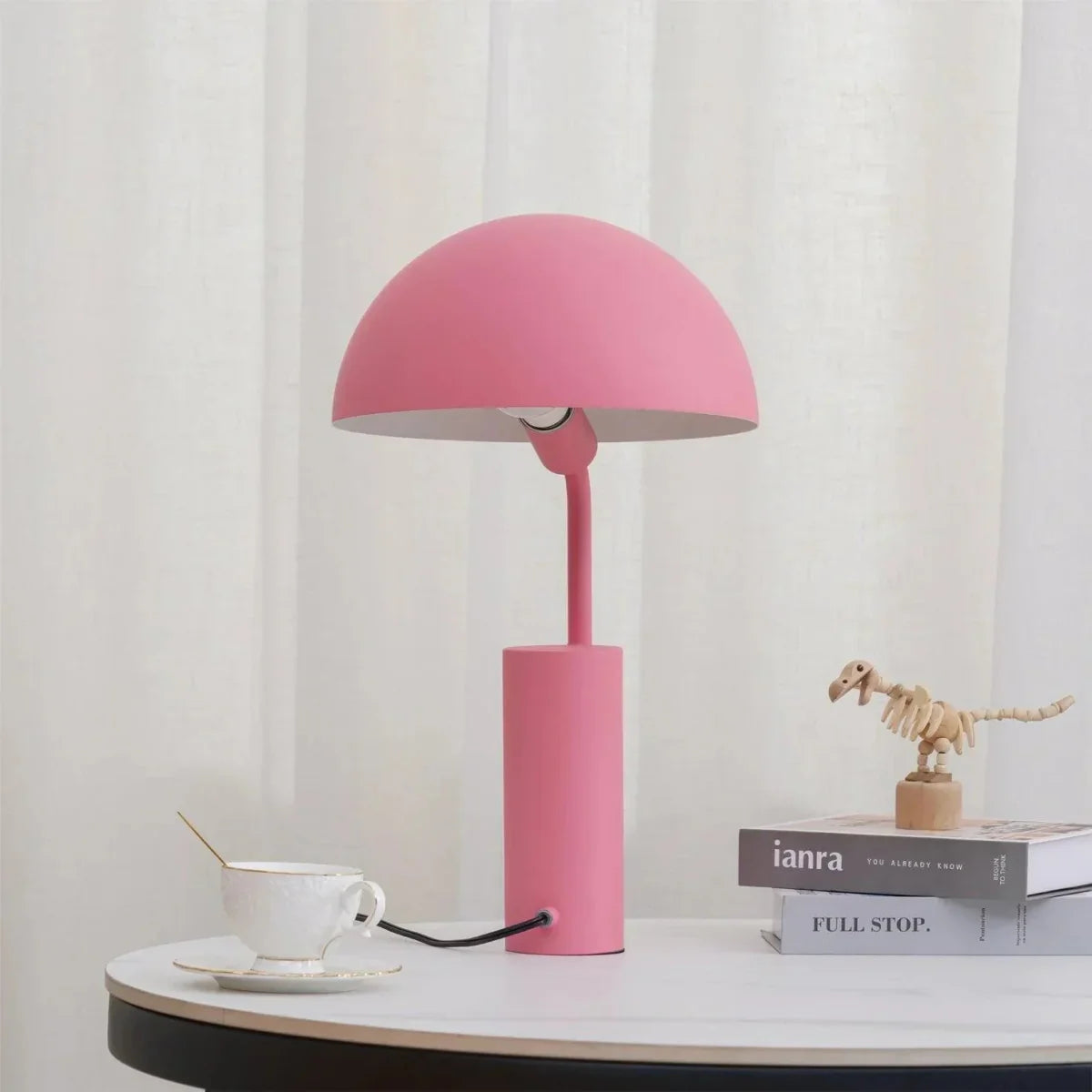 Verstellbare Tischlampe Cap mit spielerischem Design