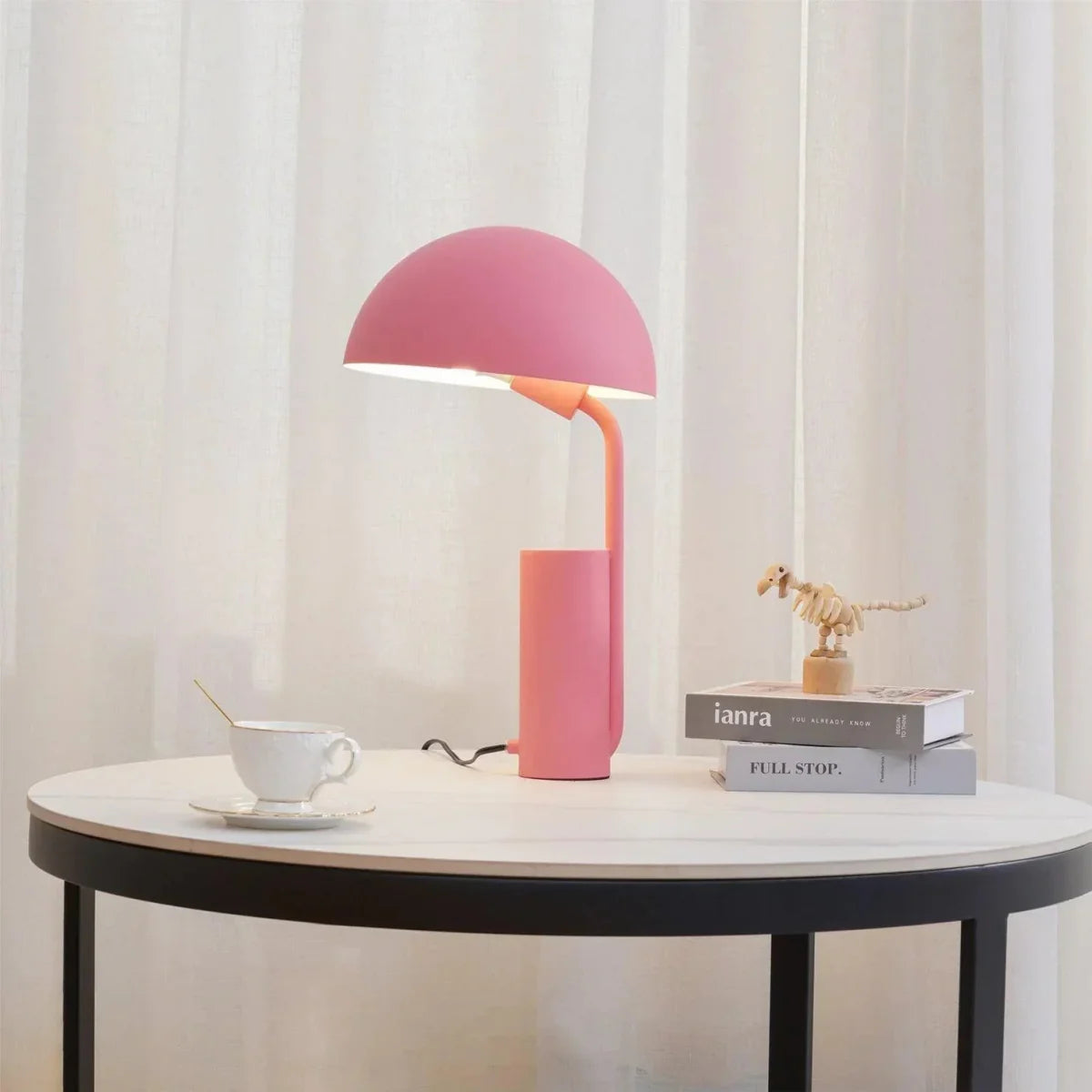 Verstellbare Tischlampe Cap mit spielerischem Design