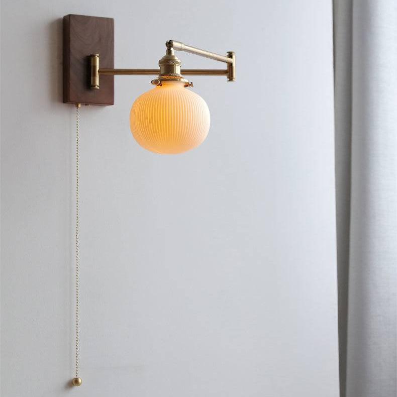 Keramische Wandlampe mit Holzplatte