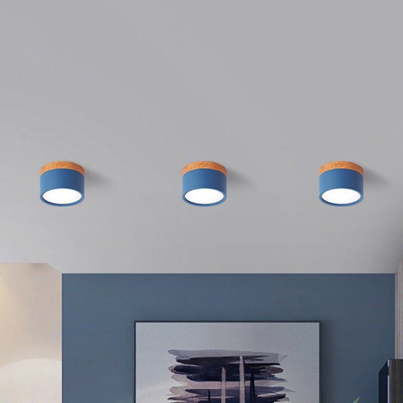 Kleine Deckenlampe Macaron aus Metall für Küche oder Bar in Gelb/Blau/Schwarz mit Holzakzenten