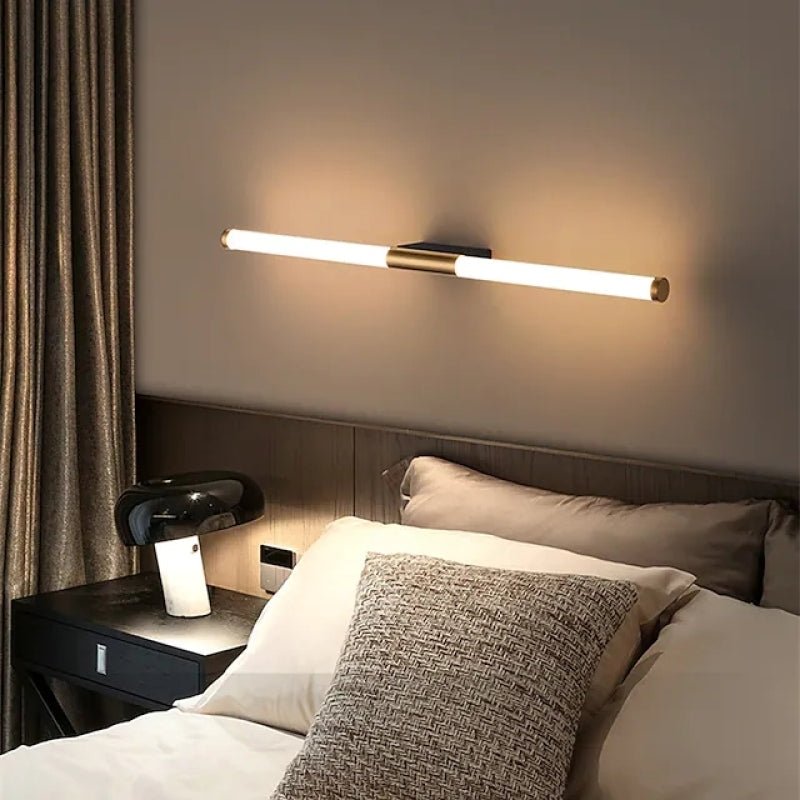 Moderne LED-Wandlampe Leigh in Weiß-Gold für Schlafzimmer