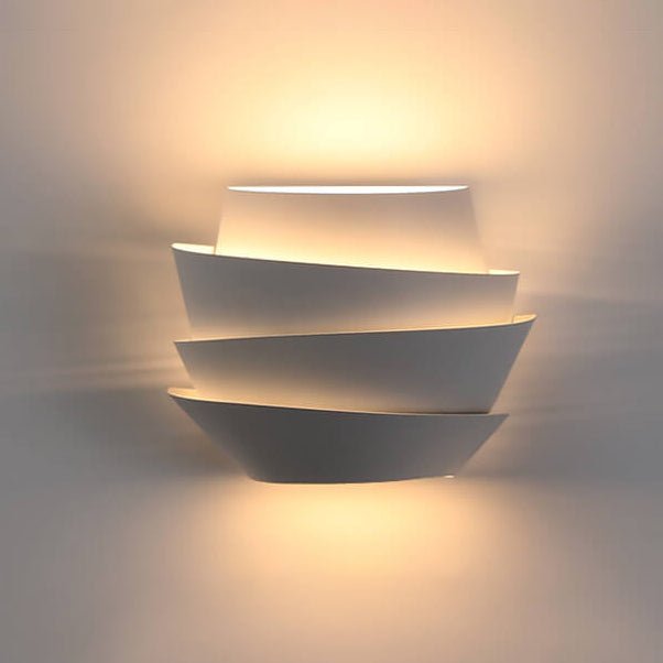 Minimalistische skandinavische Wandlampe aus Eisen mit Doppellicht in Halbzylinderform