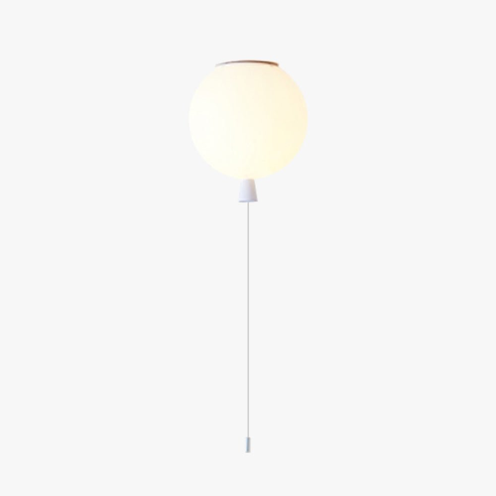 Verspielte LED-Deckenlampe im Ballon-Design von Nova Design