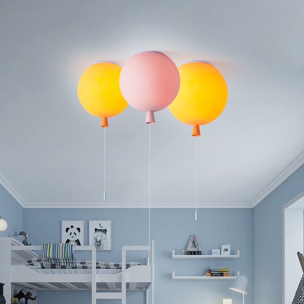 Verspielte LED-Deckenlampe im Ballon-Design von Nova Design