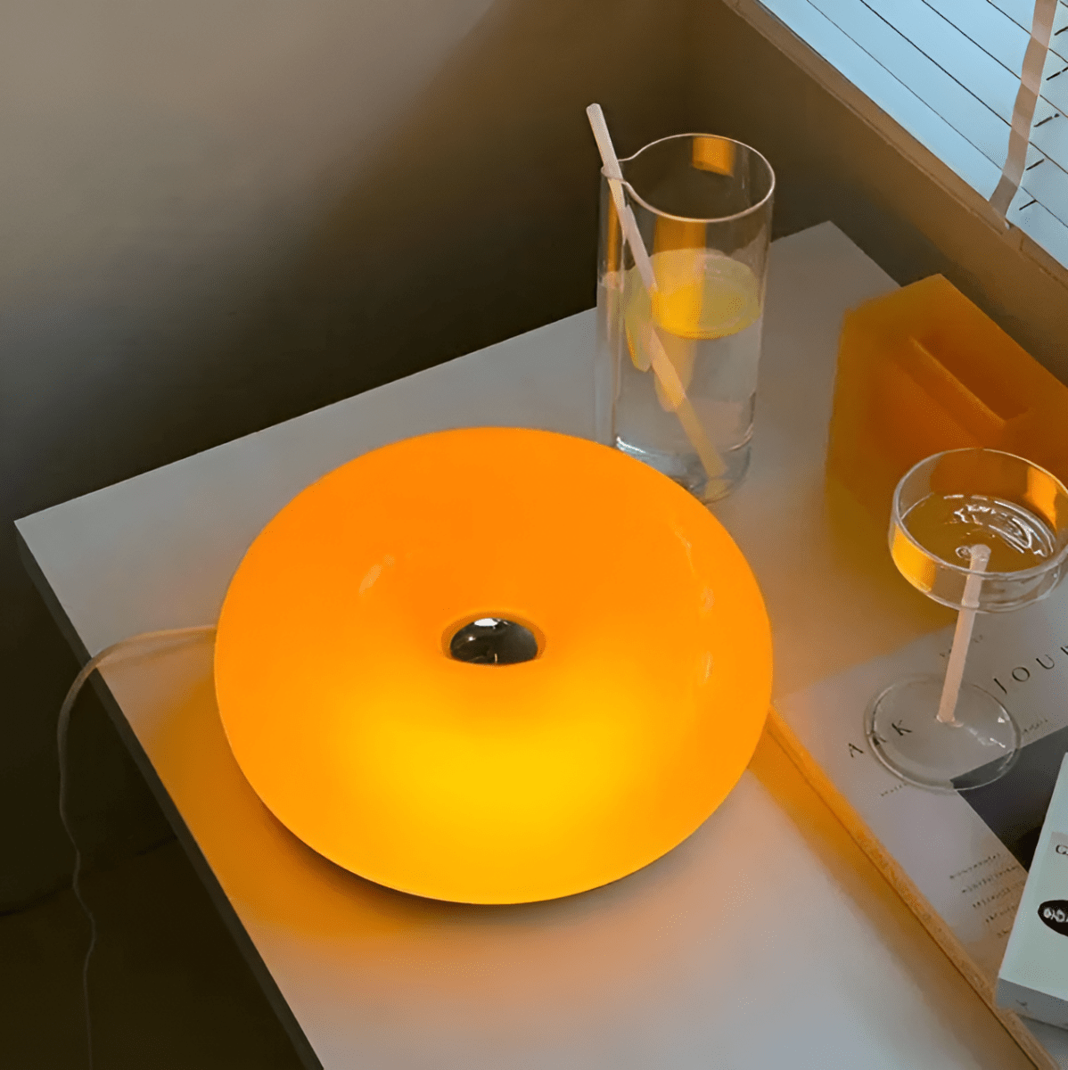 Orange Donut Leuchte - Elegante Wand- und Tischlampe