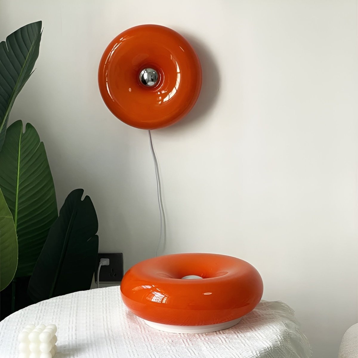 Orange Donut Leuchte - Elegante Wand- und Tischlampe