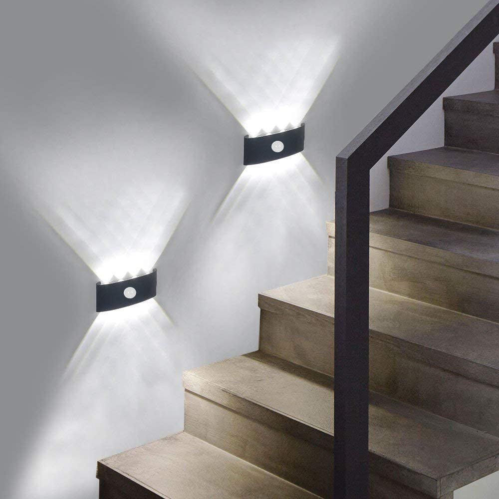 Moderne LED-Up-Down-Wandleuchte aus Metall und Acryl für Innen- und Außenbereich