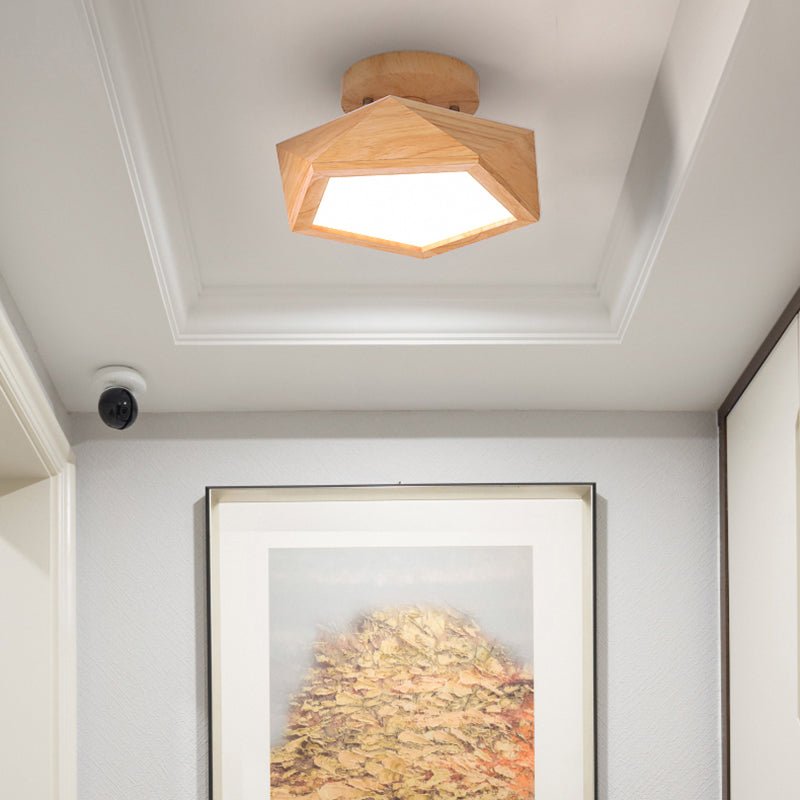 Moderne Holz-Deckenleuchte PentagonLED mit LED-Beleuchtung für Flure
