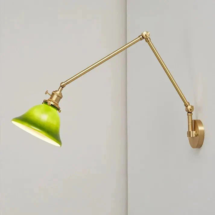 Verstellbare Vintage-Wandlampe mit grünem Glas und Schwenkarm